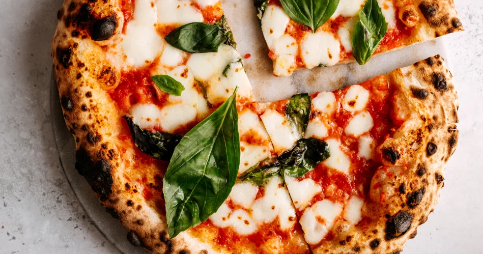 Top Chicago Foods You Must Try on Your Visit
